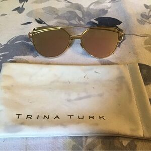 Trina Turk vintage mirrored rose gold sunglasses, with case. Metal lightweight.
